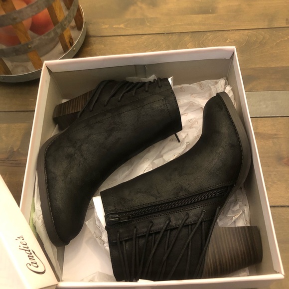 Candie’s Black Boots - Picture 4 of 14